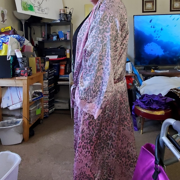 Plus size N/W/T (I Keep Tags) satin/poly robe - Picture 2 of 8